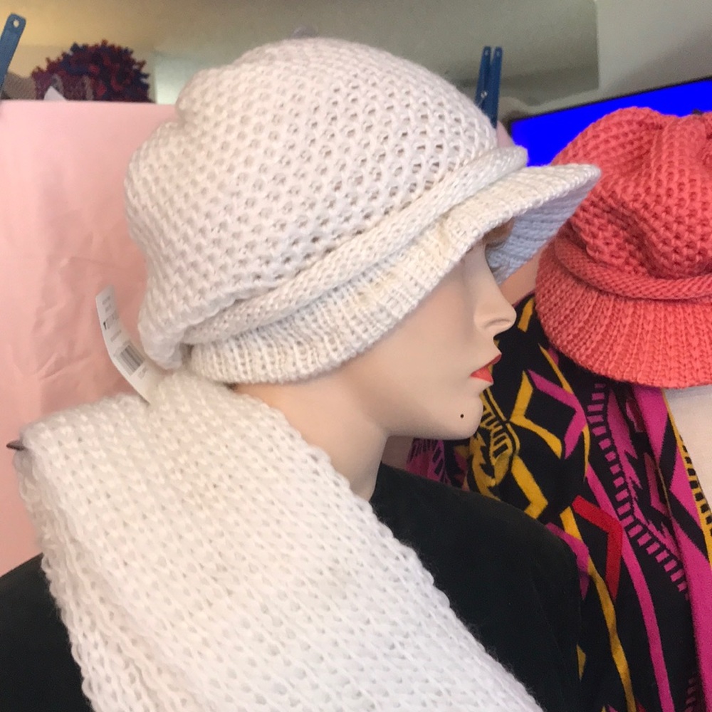 ๐ฅ2/15.00-Knitted bonnet and scarf - Set NWT - Picture 3 of 11
